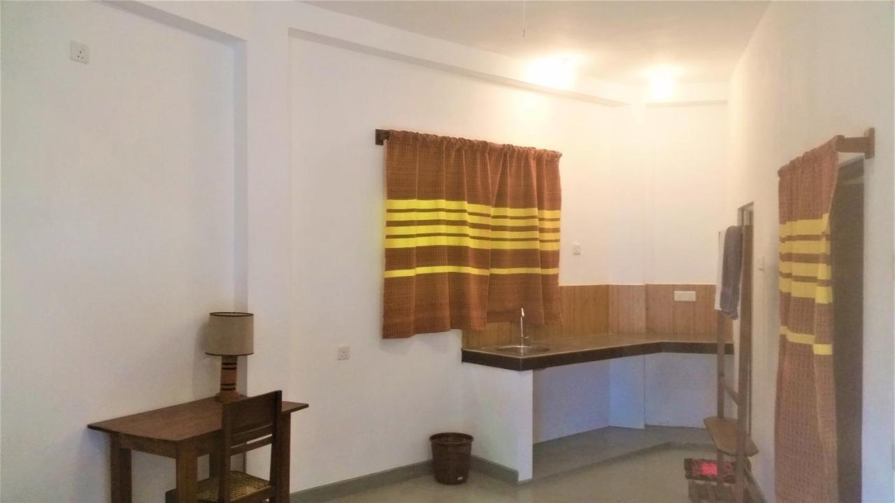 The Ed Corner - Hiriketiya Apartment Диквела Екстериор снимка